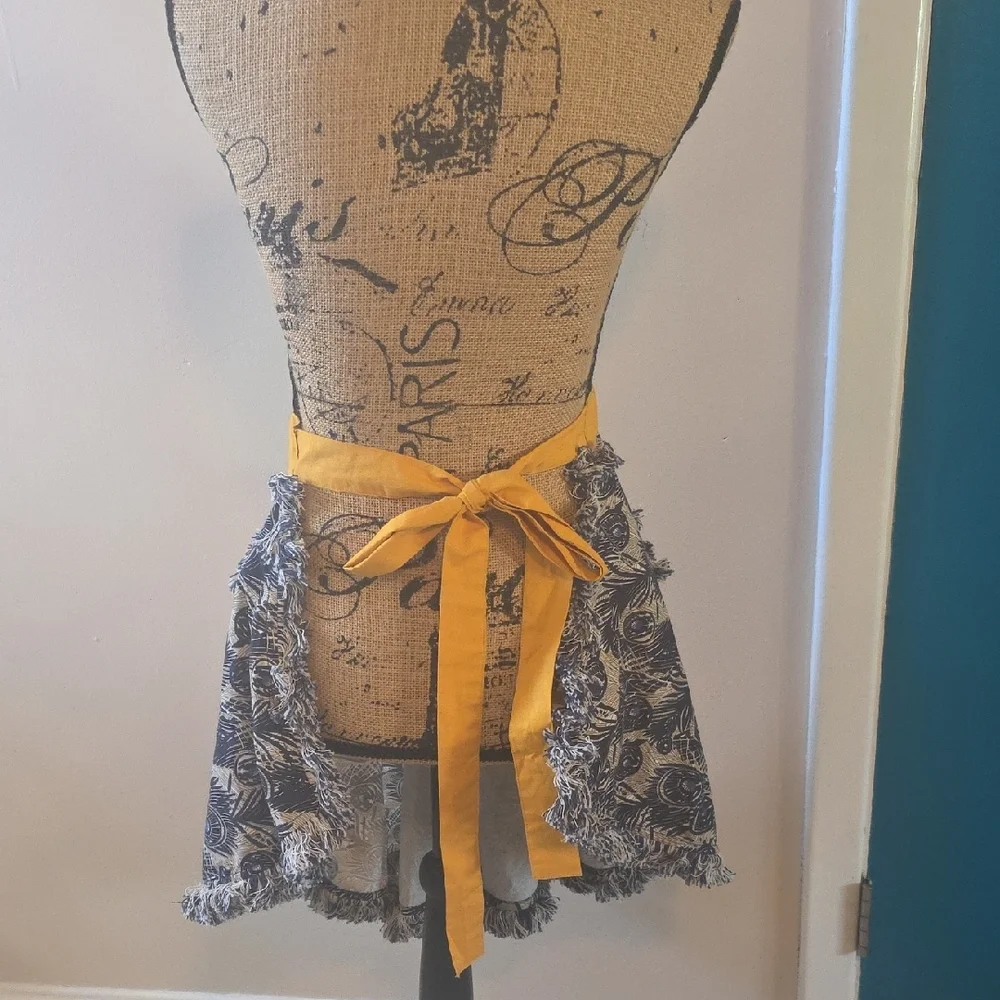 Sur La Table Vintage Inspired Apron with Blue and Yellow Design - Picture 2 of 4